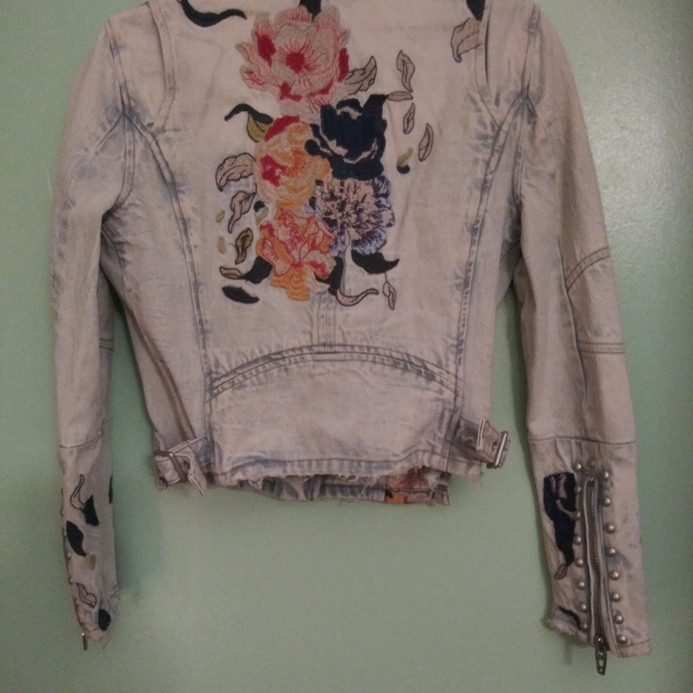 SOLD. BLANKNYC Light Denim Jacket Small - Picture 7 of 14